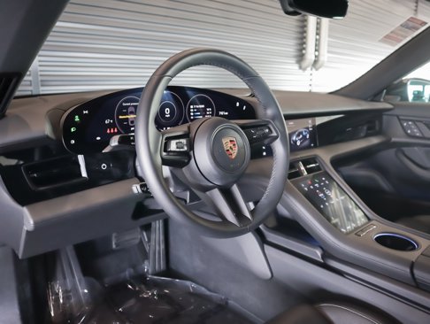 Used 2023 Porsche Taycan image 4
