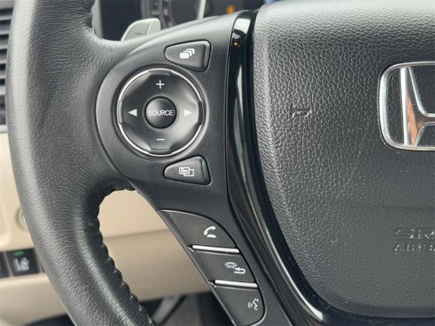Used 2018 Honda Pilot Touring image 19