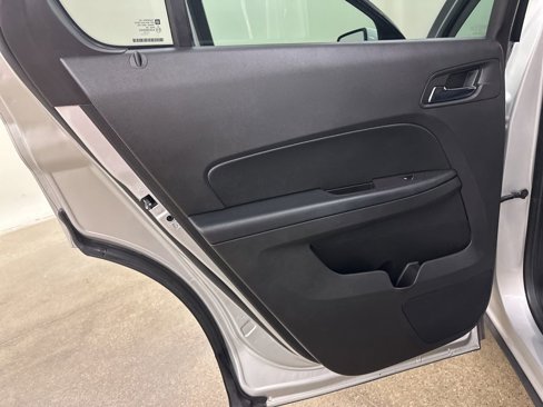 Used 2017 Chevrolet Equinox LT image 25