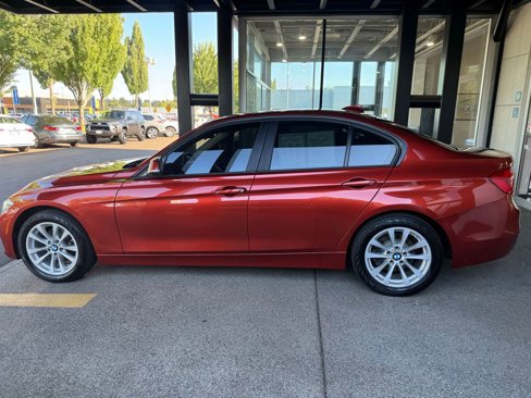 Used 2018 BMW 320i Sedan w/ Convenience Package image 3