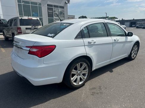 Used 2013 Chrysler 200 LX image 3