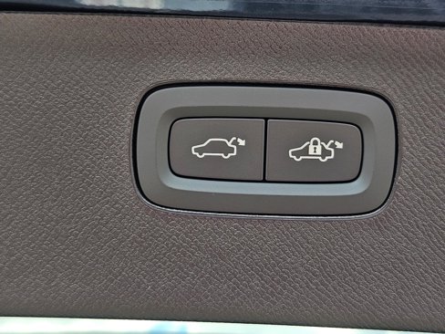 New 2025 Volvo XC90 B5 Plus w/ Protection Package Premier image 14
