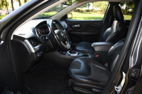 Used 2016 Jeep Cherokee Trailhawk w/ Cold Weather Group image 10