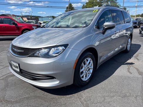 Used 2017 Chrysler Pacifica LX image 3