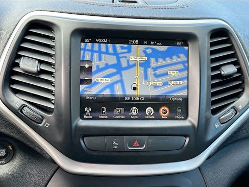 Used 2017 Jeep Cherokee Limited image 14