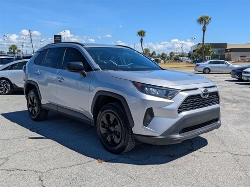 Used 2020 Toyota RAV4 LE image 3