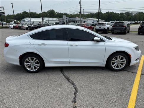 Used 2015 Chrysler 200 Limited image 8