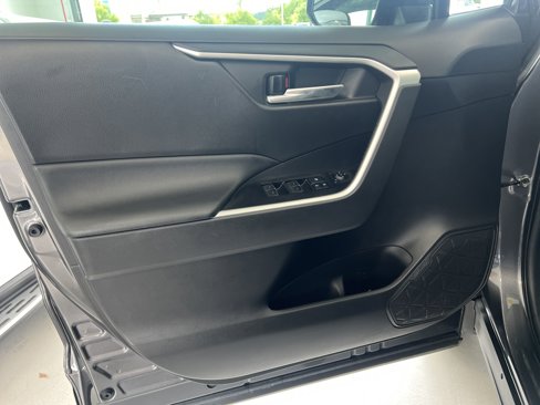 Used 2022 Toyota RAV4 XLE Premium image 14