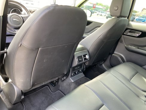 Used 2017 Jaguar F-PACE Premium image 32