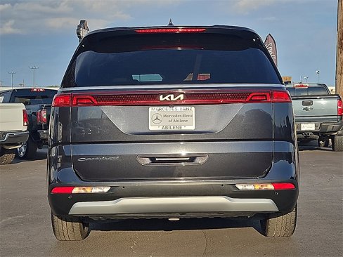 Used 2022 Kia Carnival EX image 6