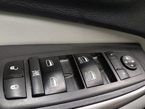 Used 2019 Jeep Cherokee Limited image 27