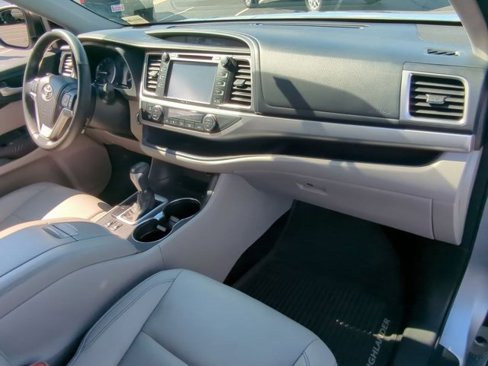 Used 2015 Toyota Highlander XLE image 32