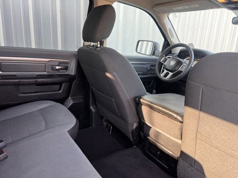 Used 2021 RAM 1500 Classic SLT image 32