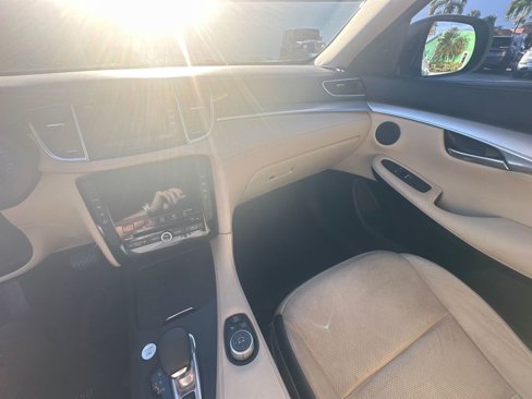 Used 2019 INFINITI QX50 Essential image 17