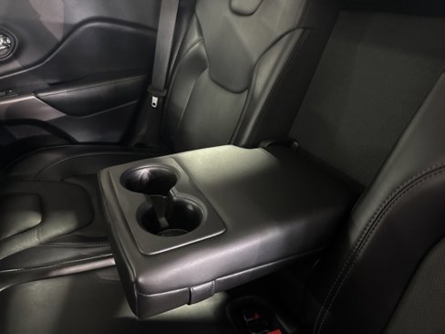 Used 2019 Jeep Cherokee Limited image 32