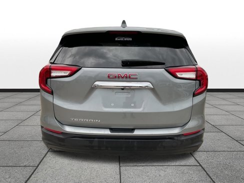Used 2024 GMC Terrain SLE image 4
