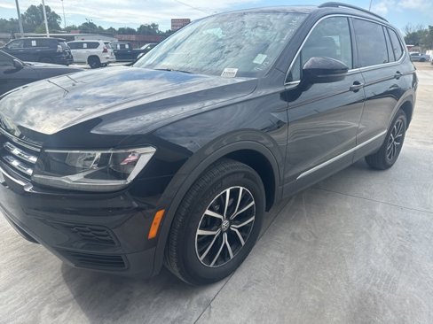 Used 2021 Volkswagen Tiguan SE image 2