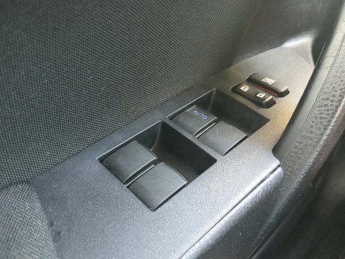 Used 2019 Toyota Corolla LE image 28