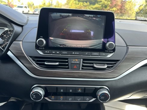 Used 2024 Nissan Altima 2.5 SV image 15