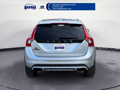 Used 2017 Volvo V60 T5 Cross Country w/ Convenience Package image 5