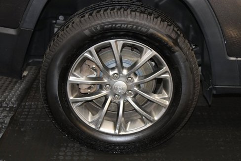 Used 2020 Jeep Cherokee Latitude Plus w/ Comfort/Convenience Group image 40