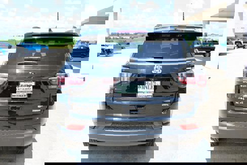 Certified 2022 Jeep Compass Latitude image 8