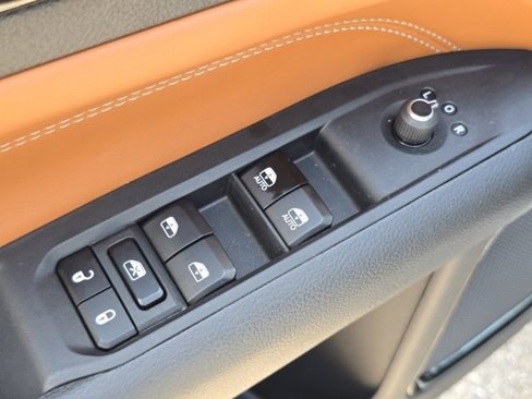 New 2025 Jeep Compass Limited image 30