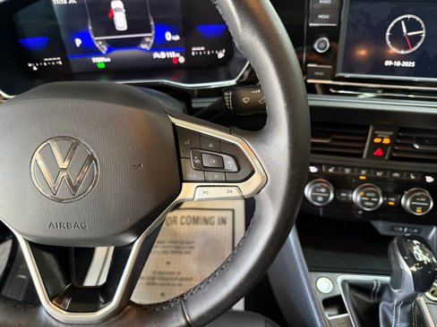 Used 2022 Volkswagen Jetta SE image 17