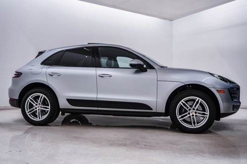 Certified 2018 Porsche Macan image 9
