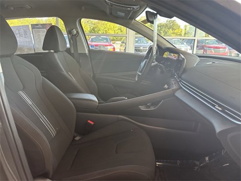 Used 2024 Hyundai Elantra SEL image 18