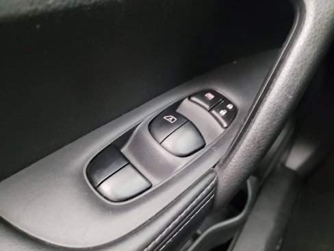 Used 2018 Nissan Rogue Sport SV image 27