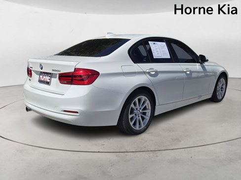 Used 2018 BMW 320i xDrive Sedan w/ Convenience Package image 4