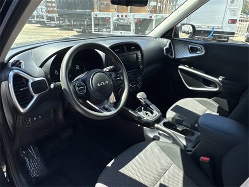 Used 2023 Kia Soul LX w/ LX Technology Package image 16