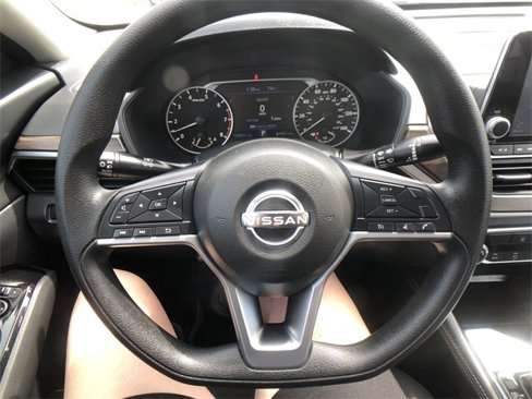 Used 2023 Nissan Altima 2.5 SV image 14