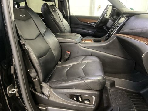 Used 2018 Cadillac Escalade ESV Premium Luxury image 34