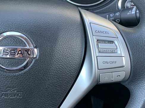 Used 2016 Nissan Rogue SV image 12
