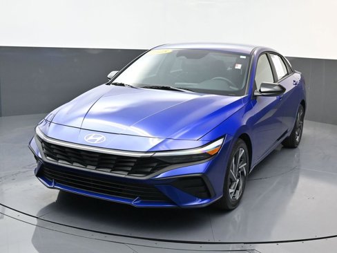 Certified 2025 Hyundai Elantra Sport image 8