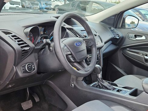 Used 2017 Ford Escape SE image 2