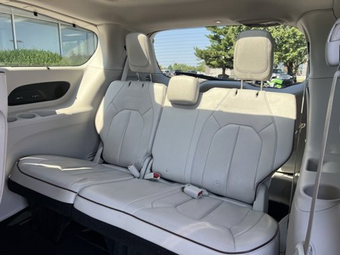 Certified 2019 Chrysler Pacifica Limited image 23