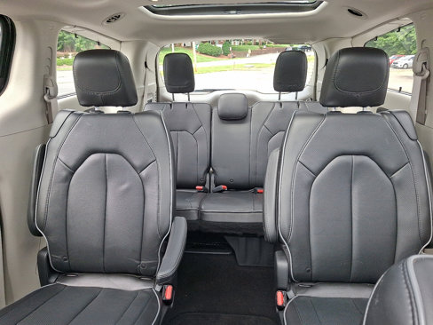 Used 2020 Chrysler Pacifica Limited image 19