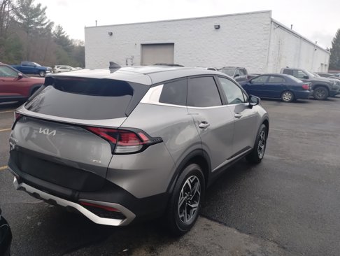 Used 2023 Kia Sportage LX image 3