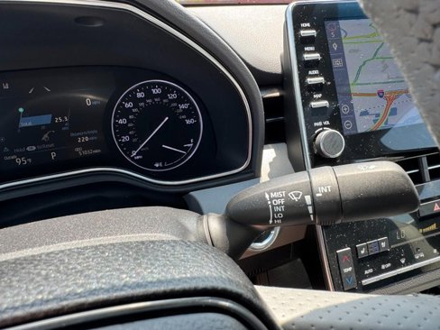 Used 2019 Toyota Avalon Limited image 21