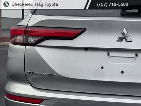 Used 2024 Mitsubishi Outlander SE image 7