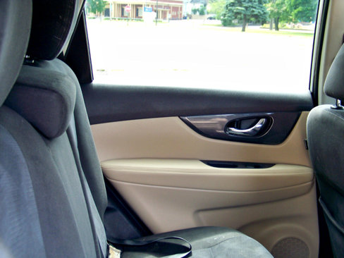 Used 2015 Nissan Rogue SV image 34