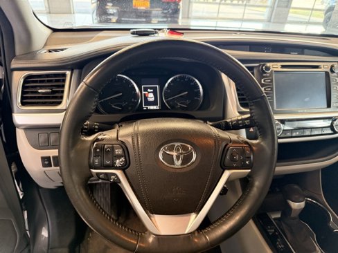 Used 2015 Toyota Highlander XLE image 6