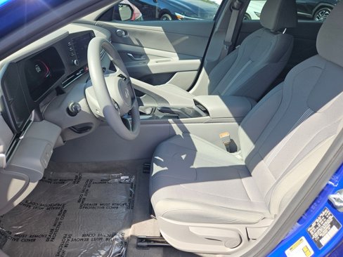 Used 2025 Hyundai Elantra SE image 15