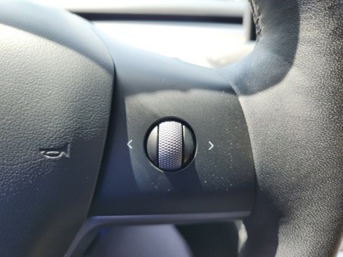 Used 2023 Tesla Model Y Long Range image 38