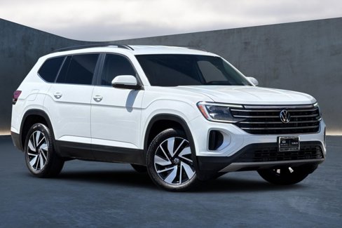Used 2024 Volkswagen Atlas SE image 2
