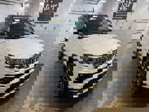 Used 2022 Jeep Compass Limited w/ Sun and Sound Group image 2