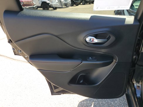 Used 2023 Jeep Cherokee Trailhawk image 20
